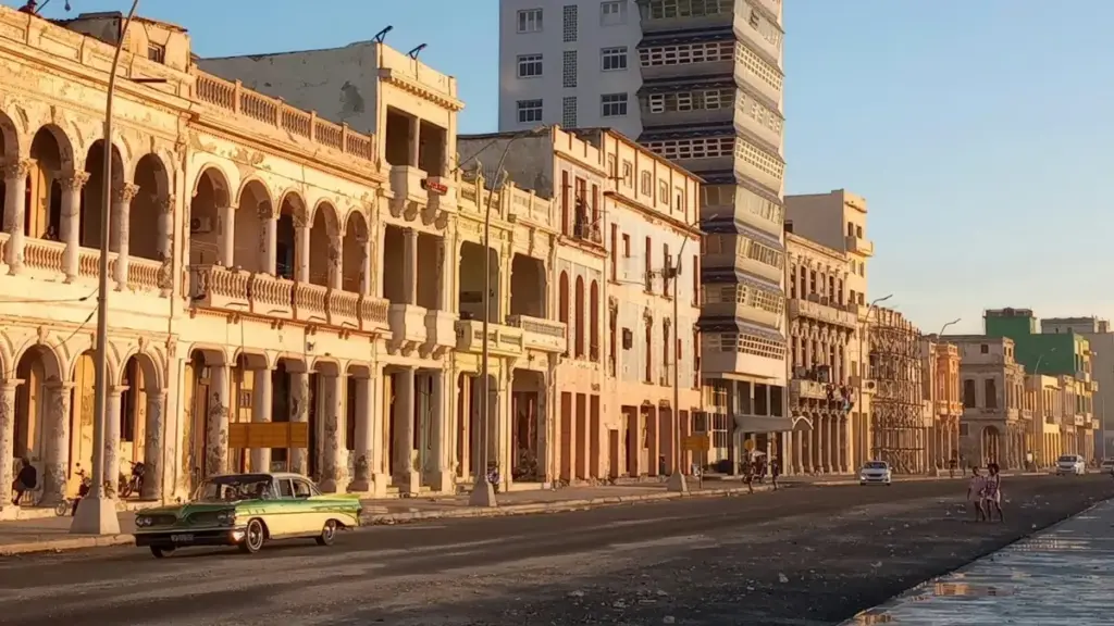 دليل عملي للسودانيين عن كيفية التواصل مع ماركات لوكسمبورغ على WeChat وتسويق منتجاتها المميزة.