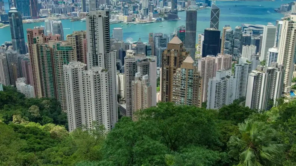 دليل عملي لصانعي المحتوى في السودان عن كيفية التواصل مع ماركات ميانمار عبر Snapchat لمراجعة منصات تعليمية — تكتيكات، قنوات، ومخاطر خصوصية.