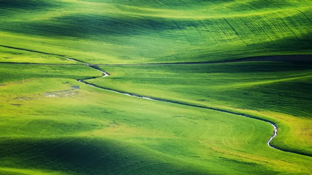 دليل عملي للسودانيين عن طرق التواصل مع علامات تجارية برتغالية على Kuaishou للترويج لأغاني عبر تشالنجرز، مع نصائح ترويجية، بيانات مقارنة، ومرجع أدوات مفيدة.