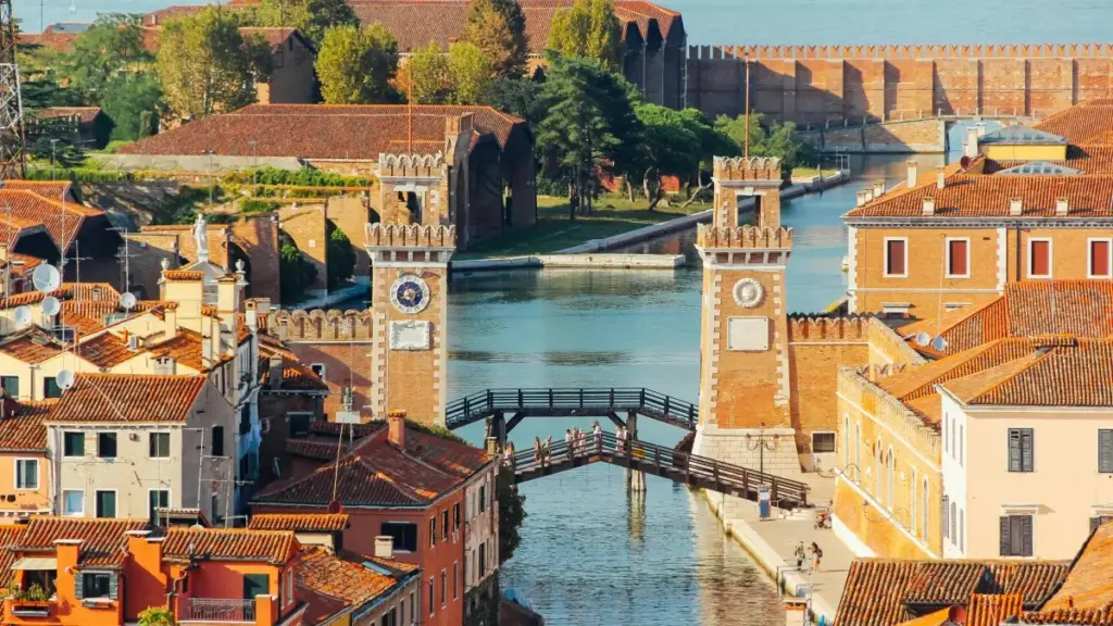 دليل عملي لسوق السودان: خطوات مباشرة للعثور على منشئي محتوى إسرائيلين على Roposo، كيف تختار الشركاء، ومتى تدمجهم في استراتيجية توطين الرسائل.