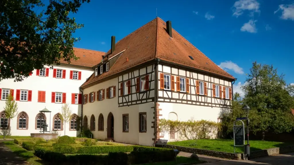 دليل عملي للمعلنين في السودان لكيفية العثور على صناع محتوى Takatak بالمجر وبدء حملات UGC فعّالة، مع نصائح محلية وأدوات عملية.