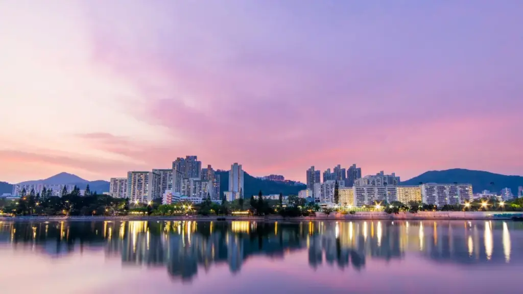 دليل عملي لسودانيين صاعدين يشرح خطوات الوصول لماركات باراغواي عبر Takatak لعمل محتوى فتنس مُمول، مع تكتيكات ترويجية، جدول بيانات مقارنة، ونصايح ترويج متعددة المنصات.