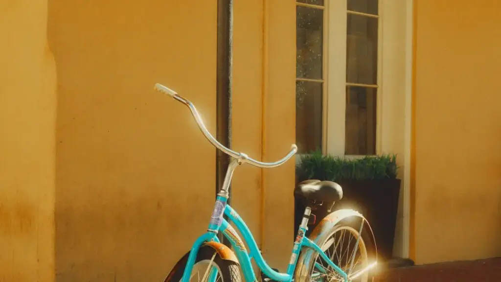 دليل عملي للمعلنين في السودان لِلعثور على صانعي محتوى آيسلنديين على LinkedIn، مع تكتيكات بحث، فلترة، وتحالفات للوصول لجماهير نيشية بفعالية.