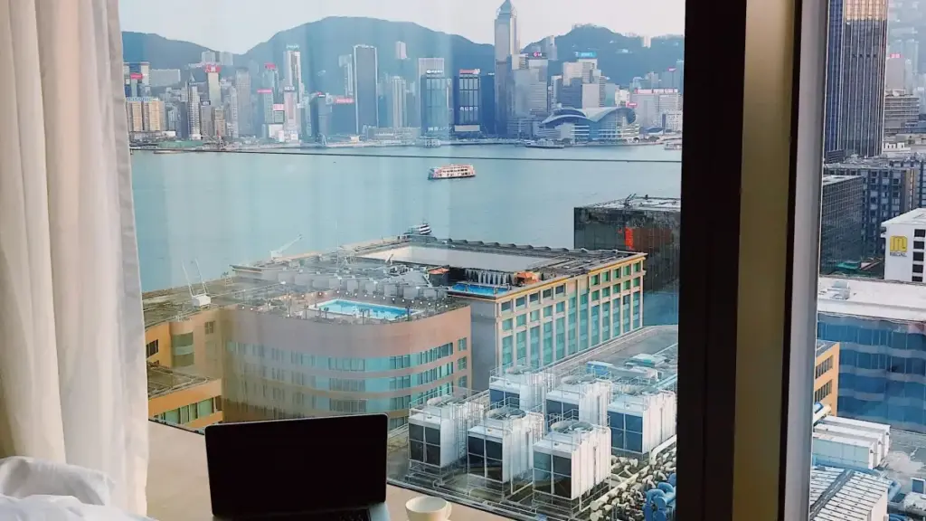 دليل عملي للمعلنين في السودان: كيف تلاقي مبدعي HBO Max بإسبانيا لرفع ظهور براندات التجميل النظيف.