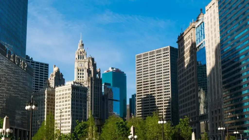 دليل عملي لسوق السودان عشان تلقى مبدعين مغاربة على Reddit وتعرض بيهم صيحات موسمية — خطوات، قنوات بديلة، ومخاطر تنظيمية.