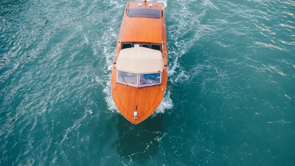 دليل عملي للـCreators في السودان عن كيفية الوصول لعلامات تجارية برازيلية على LinkedIn وتصوير فيديوهات testimonial فعالة، مع taktik محلية وأمثلة من L'Oréal وServiceNow.