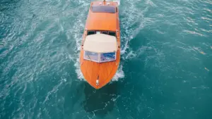 دليل عملي للـCreators في السودان عن كيفية الوصول لعلامات تجارية برازيلية على LinkedIn وتصوير فيديوهات testimonial فعالة، مع taktik محلية وأمثلة من L'Oréal وServiceNow.