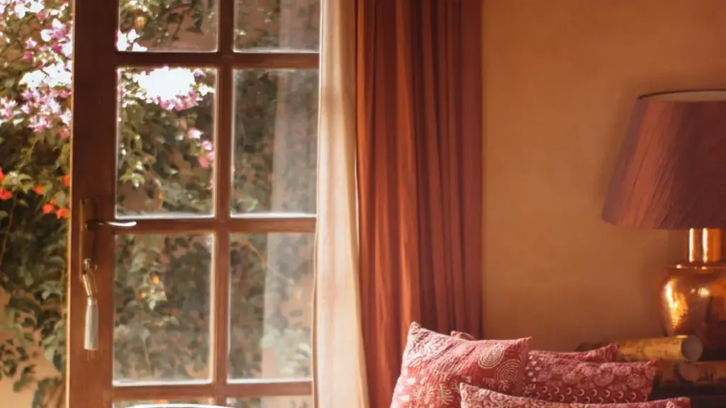 دليل عملي للمبدعين في السودان يشرح خطوات الوصول لبرندات المكسيك عبر Reddit لعرض تغطية فعاليات مع تاجات الراعي، مبني على بيانات Soccer Media Solutions ونصائح صناعة المؤثرين.