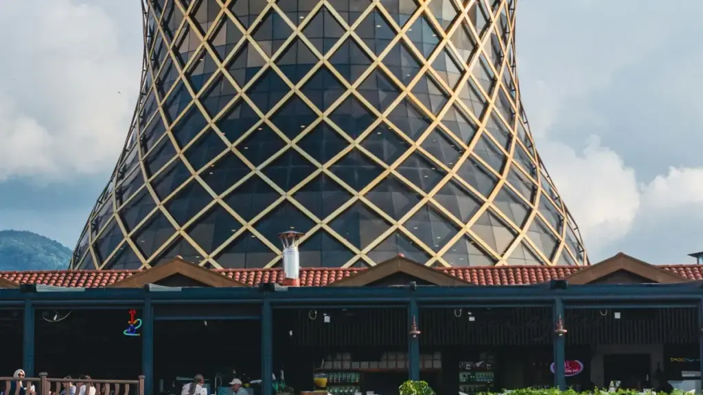 دليل عملي للمعلنين في السودان حول إيجاد صانعي Etsy في البرتغال لبدء حملات UGC محلية وفعّالة، مع نصايح تنفيذية وأمثلة حقيقية.