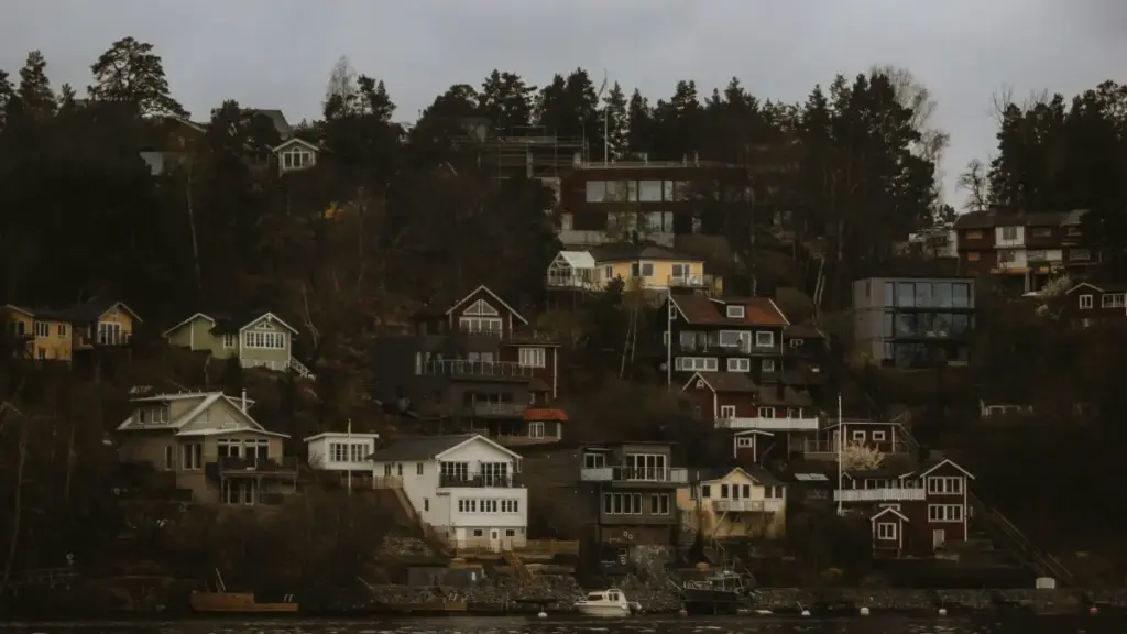 دليل عملي للسودانيين عن الوصول لعلامات قبرص على Rumble، طرق تواصل، تكتيكات حملة، ومتطلبات السوق المحلية والإعلانات.