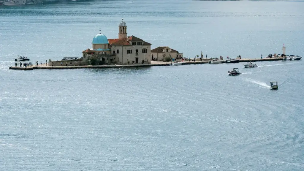 دليل عملي للمبدعين في السودان عن الوصول للعلامات التجارية البريطانية عبر Reddit والمشاركة في ترندات الموسيقى، بخطوات عملية، أمثلة، ونصائح حماية الخصوصية.